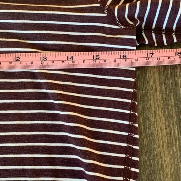 Lululemon Yogini 5 Year Long Sleeve Tee Women's Size 2 - Picture 6 of 7